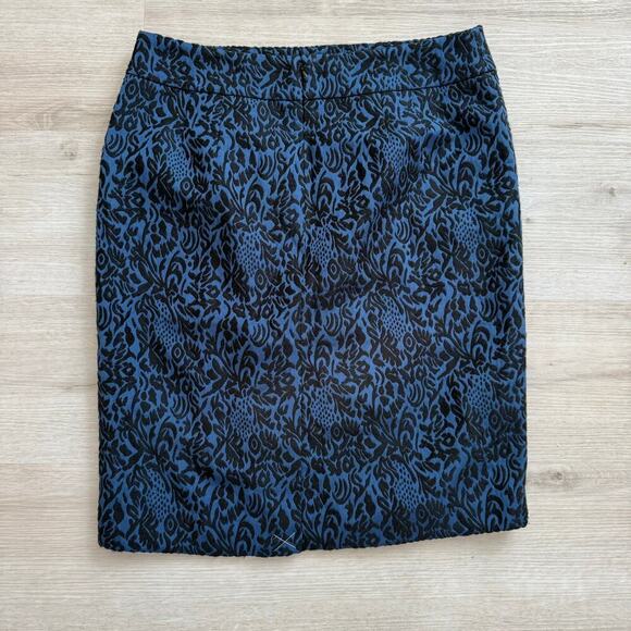 NWT Ann Taylor Blue Black Floral A Line Pencil Skirt Business Causal Size 8 - Picture 3 of 3